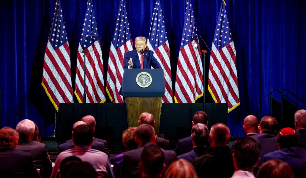 Trump se dirige al retiro del caucus republicano, al que pidió ser «flexible» sobre el aborto. Foto: CNS.