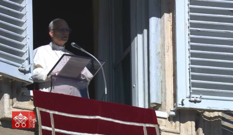 Desde el balcón de la biblioteca del Palacio Apostólico, el Papa ha predicado sobre el Bautismo del Señor y ha rezado por Irán, Siria y Ucrania.