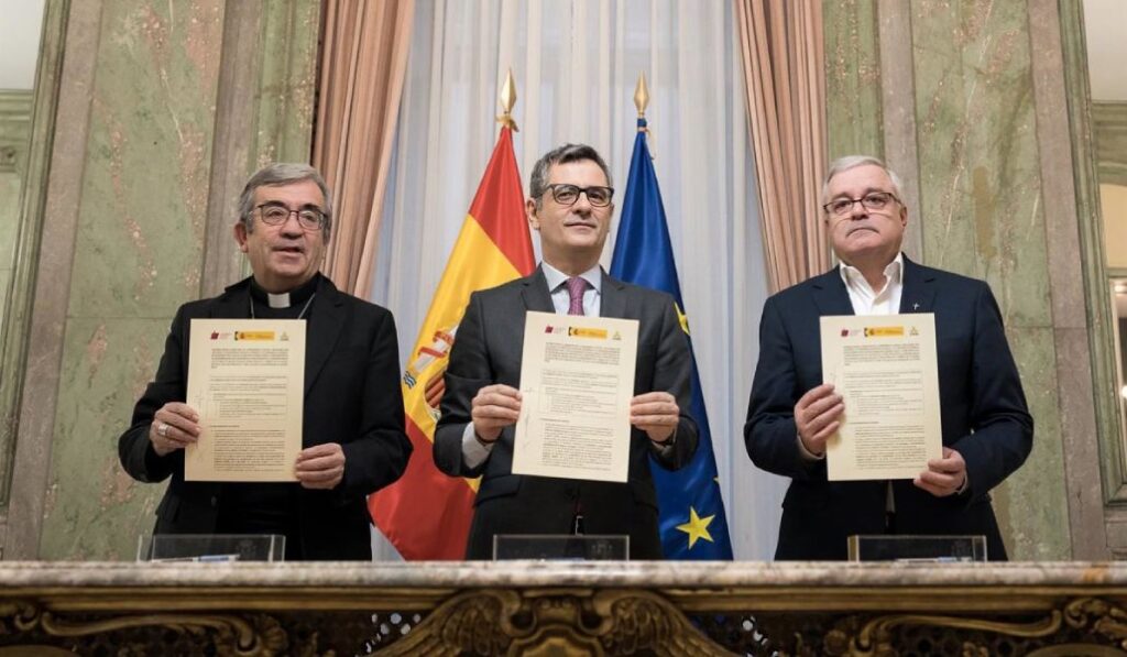 Luis Argüello, Félix Bolaños y Jesús Díaz Sariego presentan al acuerdo con el Gobierno para indemnizar a víctimas de abusos sexuales.