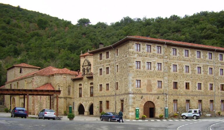 El monasterio de Santo Toribio de Liébana.