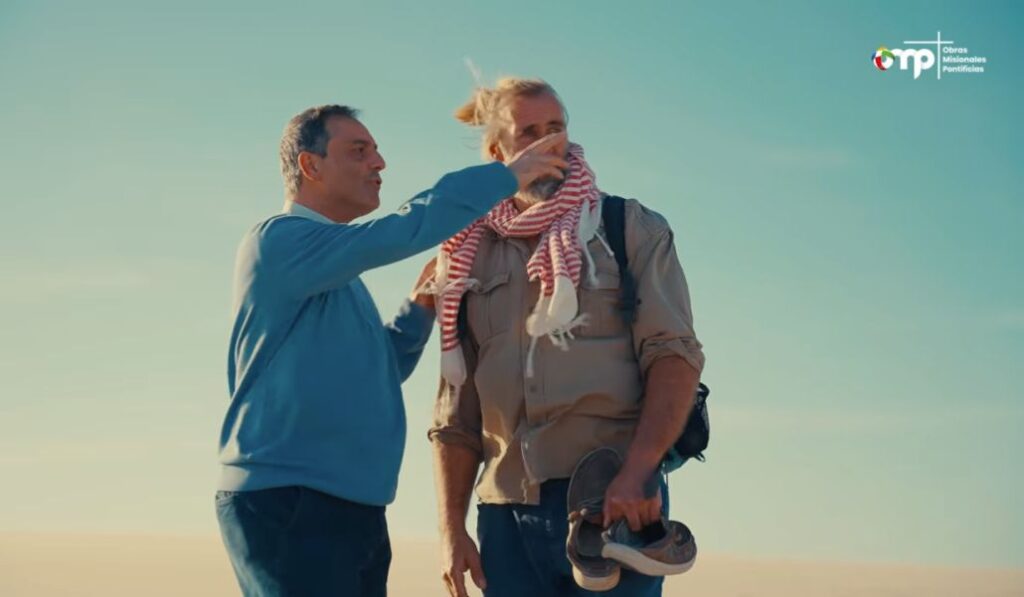 El sacerdote Mario León Dorado con Telmo Aldaz de la Quadra-Salcedo.