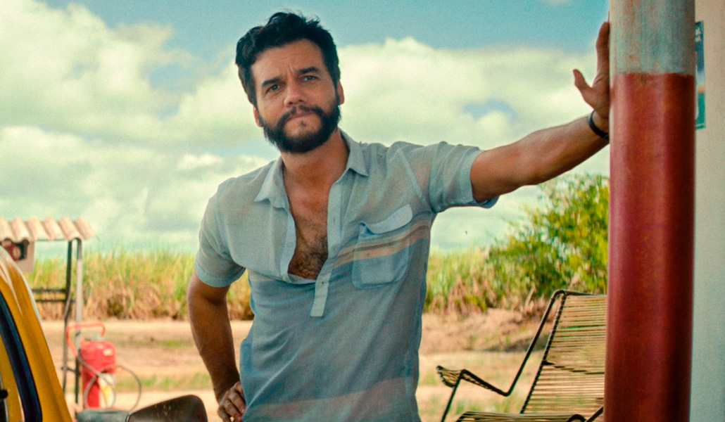 Wagner Moura da vida a Marcelo Alves, que utiliza el nombre de Armando como tapadera.