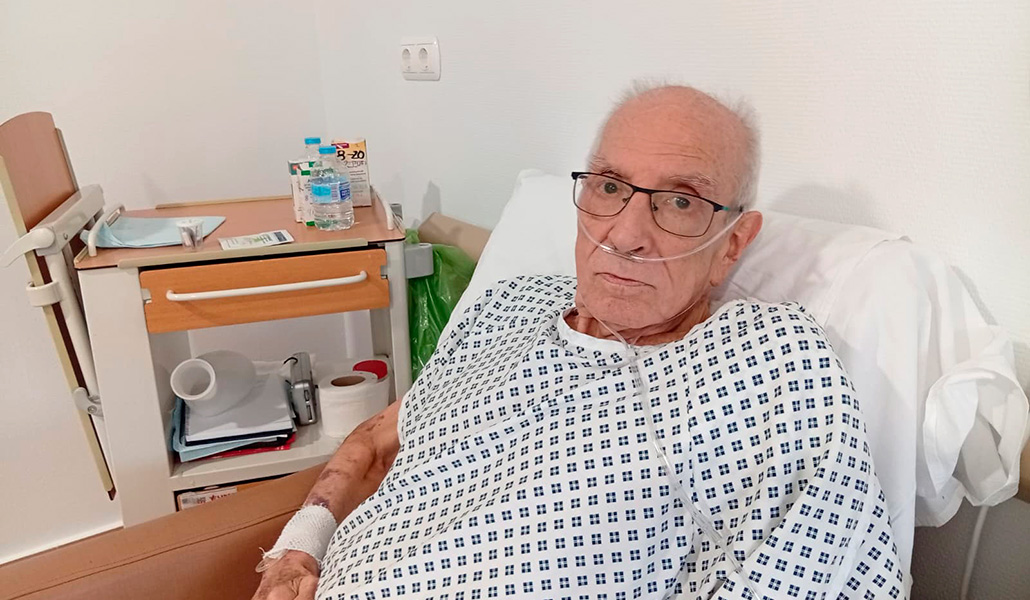 Antonio en su habitación de la Fundación Hospitalarias Madrid.