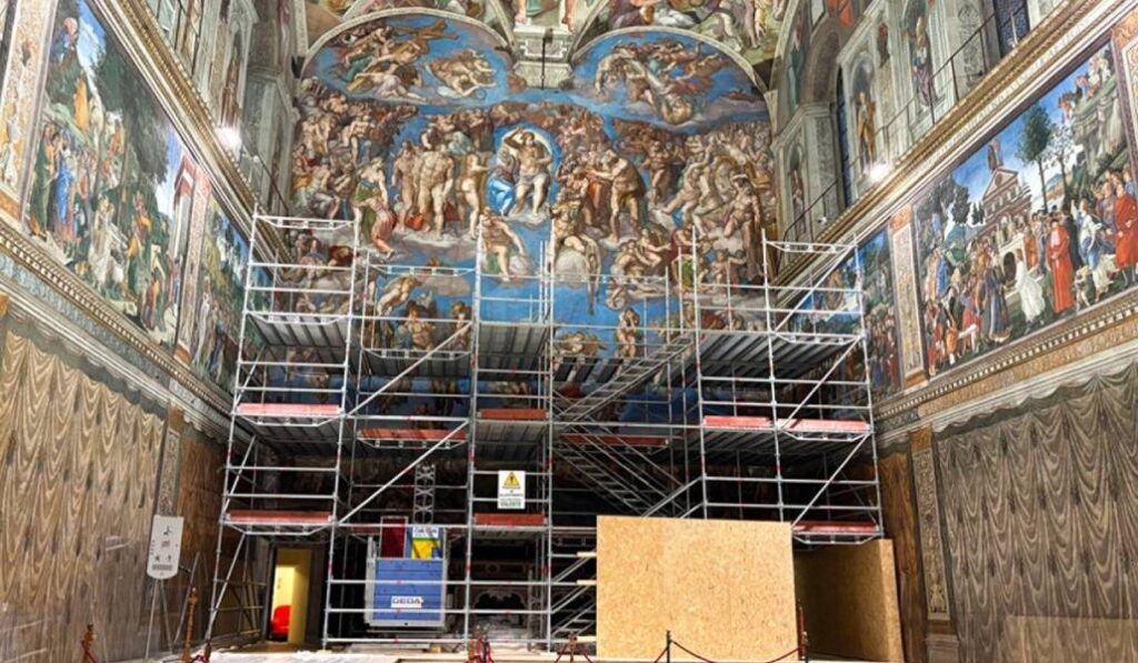 Los andamios ya han sido instalados en la Capilla Sixtina. Foto: Vatican News.
