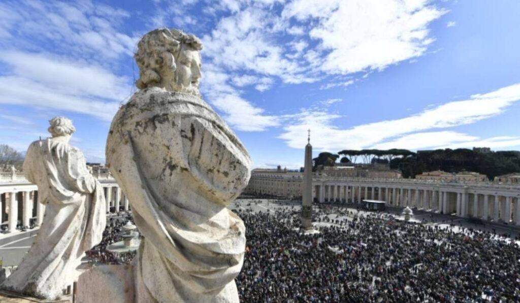 Vista de la plaza de San Pedro durante la intervención del Papa felicitando el Año Nuevo lunar. Foto: Vatican Media.