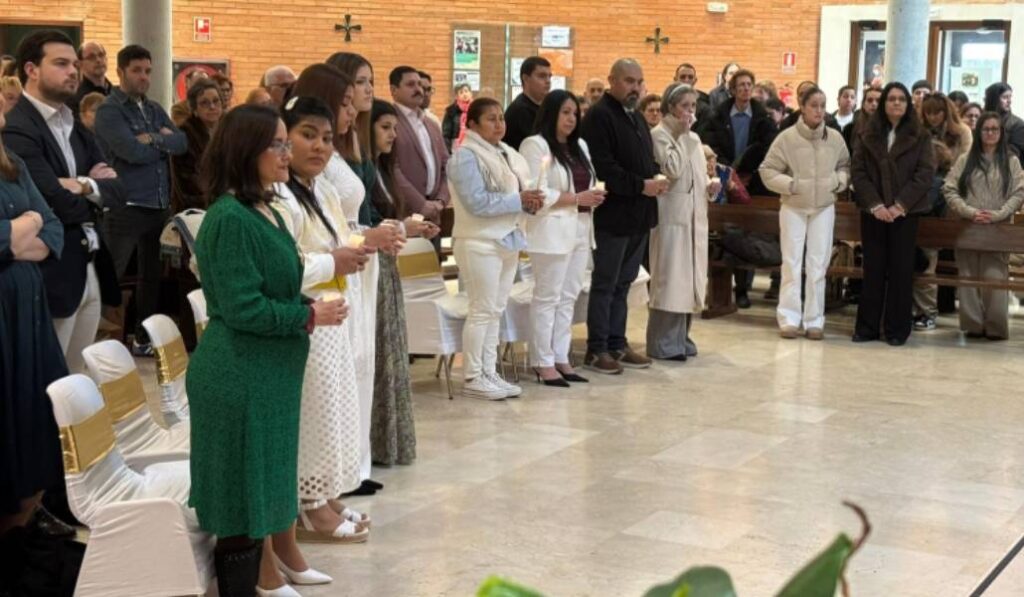 Los neófitos y confirmandos durante la Eucaristía. Foto: Archimadrid.