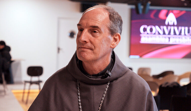 El cardenal Bustillo en CONVIVIUM