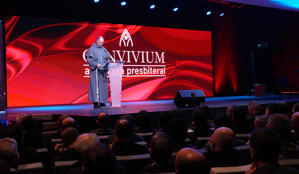 El cardenal Bustillo en CONVIVIUM