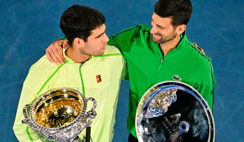 Carlos Alcaraz con Novak Djokovic