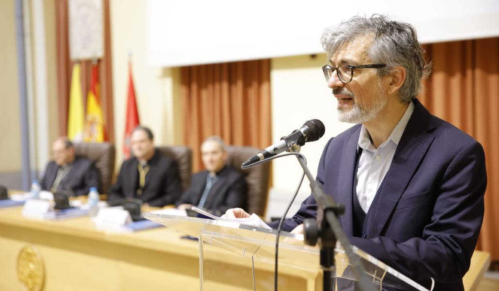 Fabrice Hadjadj durante su conferencia. Foto: Universidad San Dámaso.