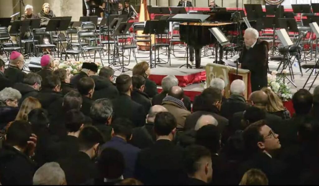 Al acto acudió el arzobispo de Toledo y numerosos fieles d el diócesis. Foto: YouTube catedral de Toledo