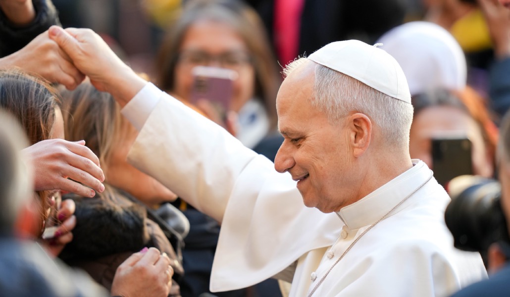 León XIV saluda a los fieles en la basílica del Sagrado Corazón de Jesús, de Roma, el 22 de febrero. Se ha anunciado su visita a España.