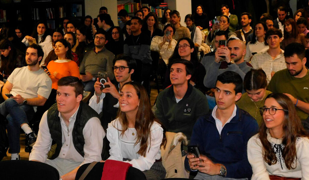 Lleno en los Santos Inocentes durante una catequesis sobre teología del cuerpo el día de san Valentín.
