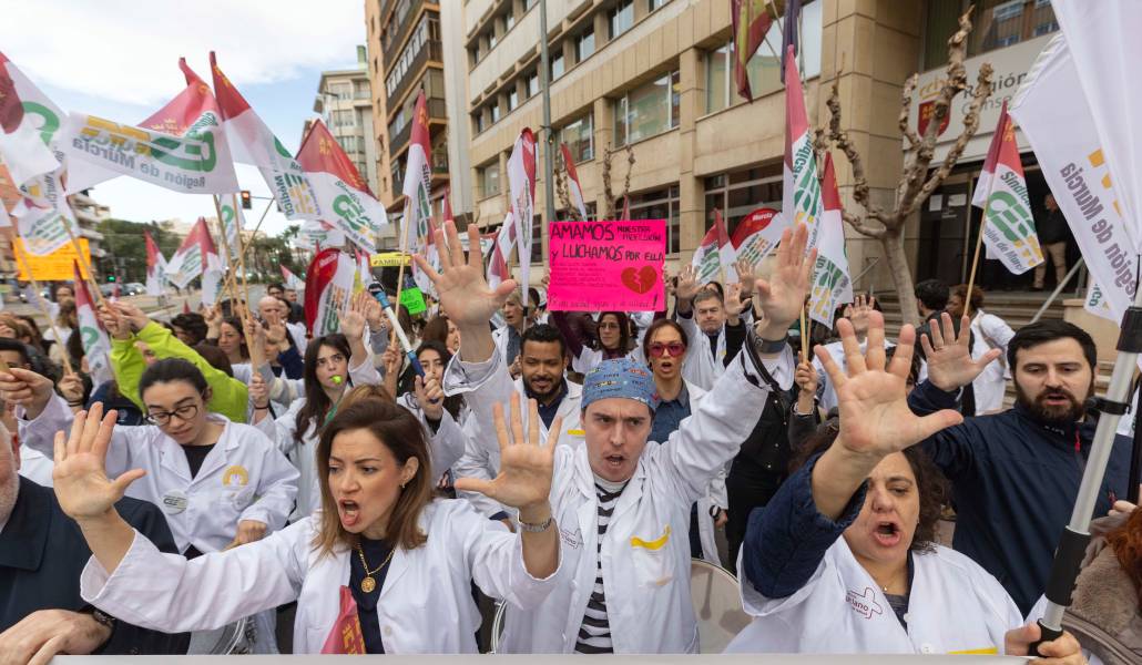 Médicos en huelga este lunes en Murcia. Foto: EFE: