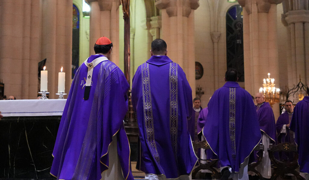 Un momento de la celebración eucarística presidida por el cardenal Cobo.