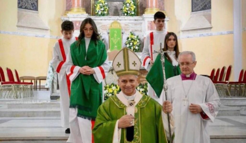 El Papa al concluir la misa en la parroquia romana