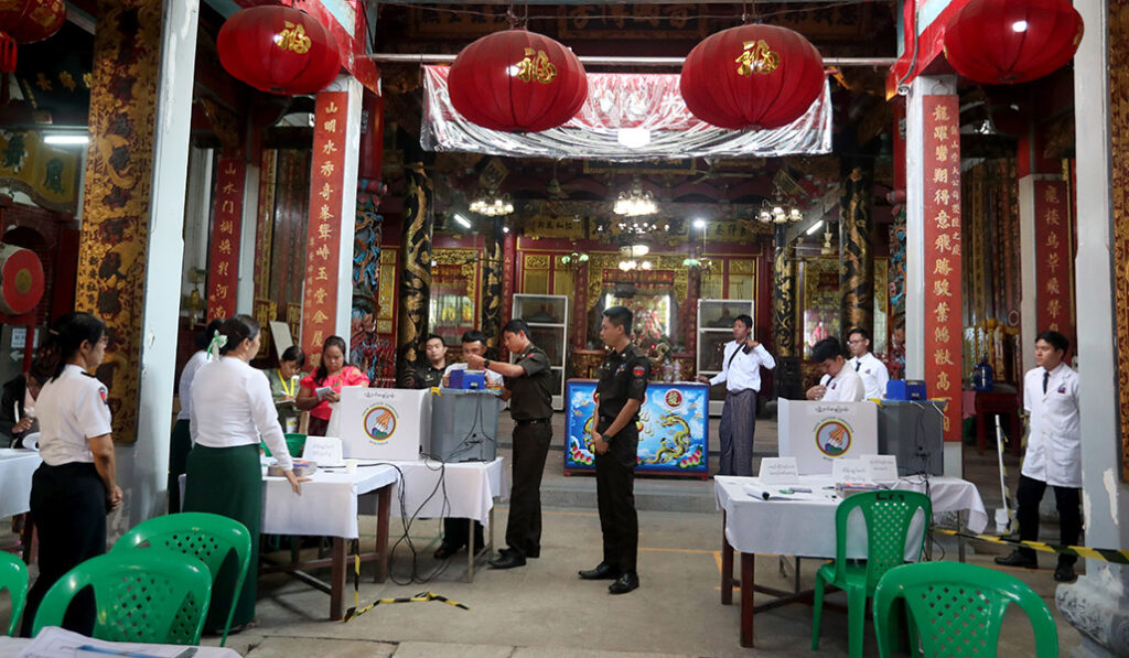 Votación en Rangún el 11 de enero.