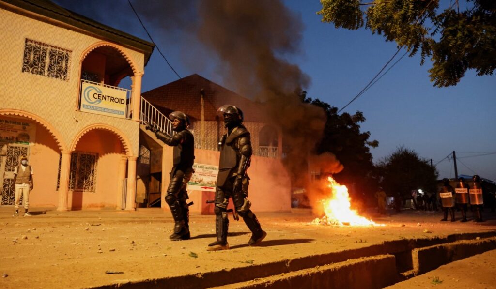 Policías antidisturbios en Garoua (Camerún) el 31 de octubre de 2025. Foto: CNS / Reuters / Desire Danga Essigue.