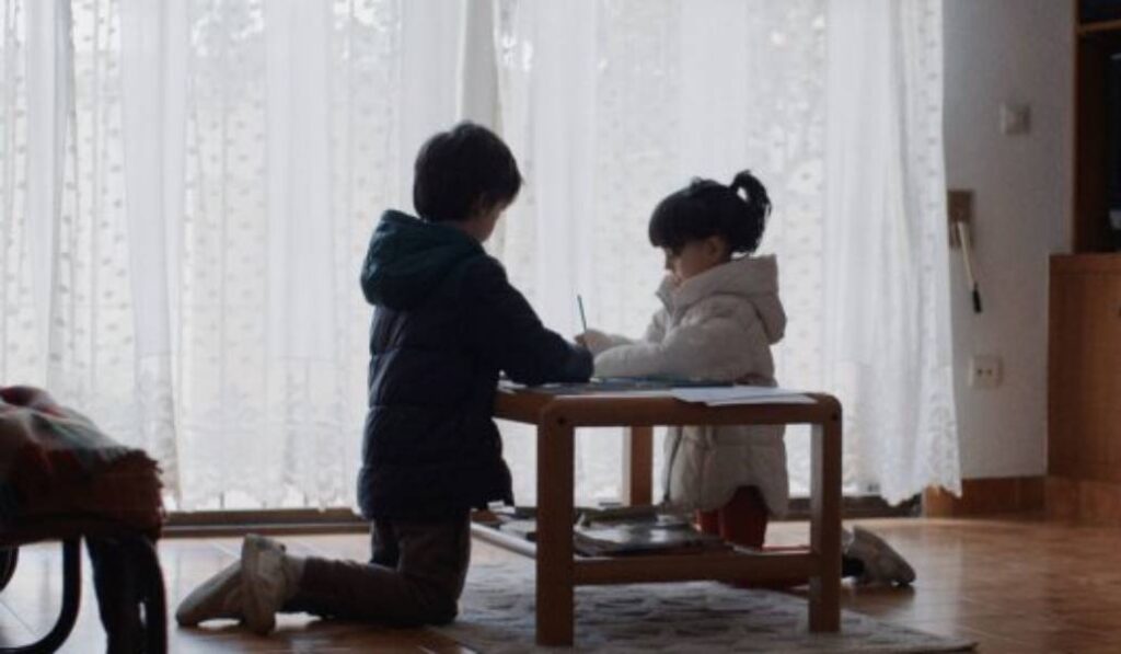 No poder mantener la casa a una temperatura adecuada es uno de los indicativos de pobreza infantil. Foto: Save the Children.