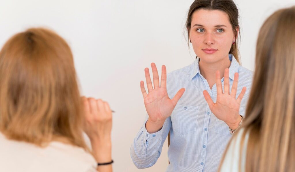 En su primera Cuaresma León XIV pide no caer en la crítica a los ausentes. Foto: Freepik.