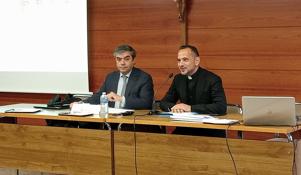 Jaime Rossell (izquierda) y Rafa Vázquez durante las jornadas de delegados organizadas por la CEE.