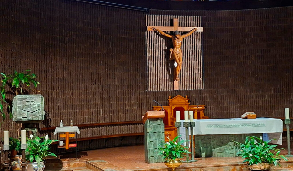 El templo acoge una de las Misas vespertinas más tardías de la capital.