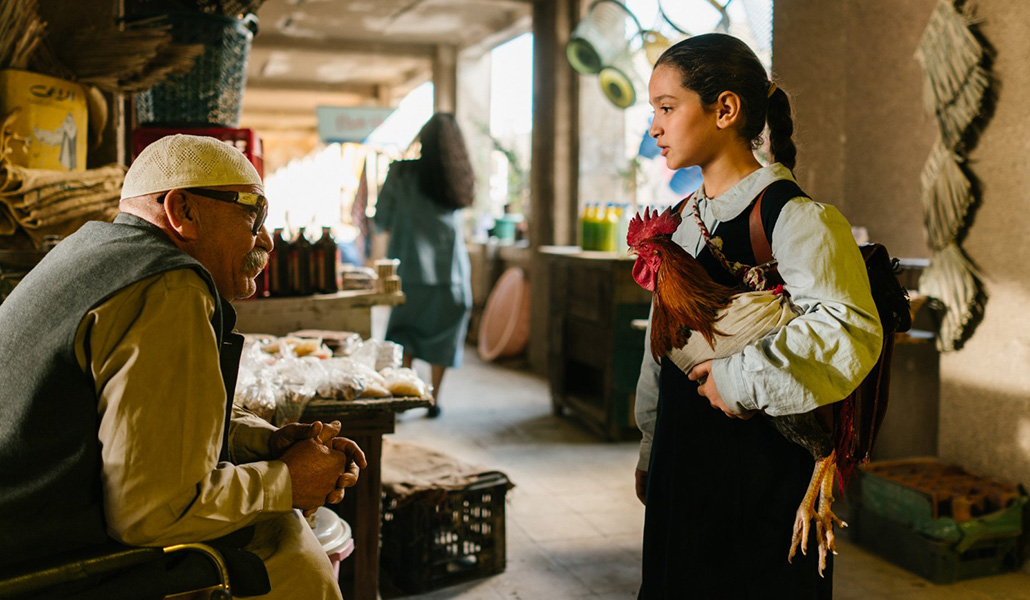 Baneen Ahmad Nayyef da vida a Lamia, que debe recorrer Bagdad para hacer una tarta para el presidente, Sadam Huseín.