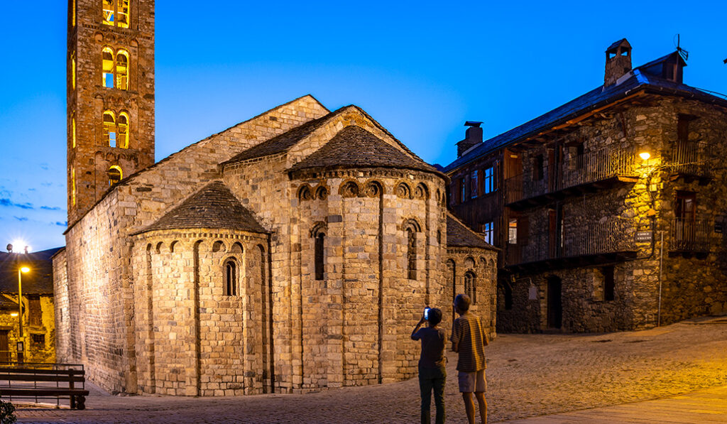 Fachada de Santa María de Tahul