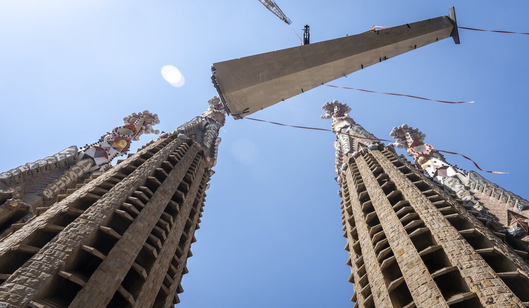Imagen del proceso de culminación de la torre dedicada a Jesucristo. Foto: archidiócesis de Barcelona.