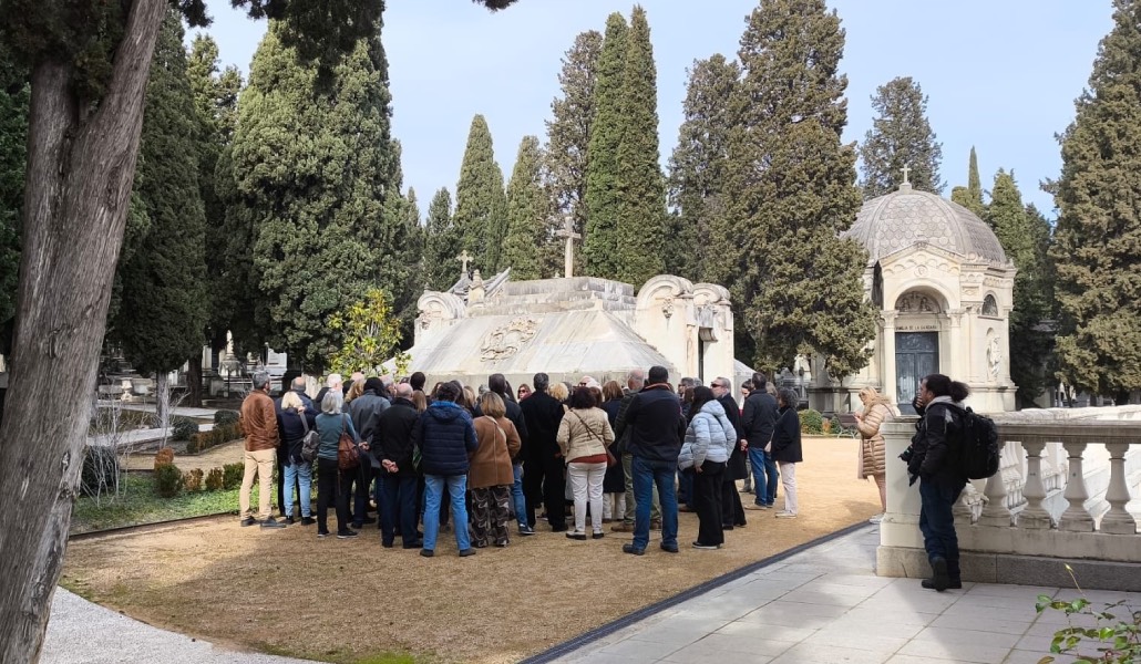 Una de las visitas organizadas por la archicofradia en el Cementerio de San Isidro. Foto: Andrea Fernández.