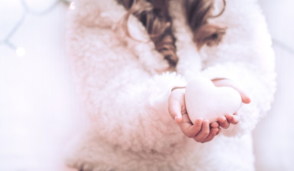 La opción de congelar los óvulos suele proponerse con imágenes evocadoras. Foto: Freepik.