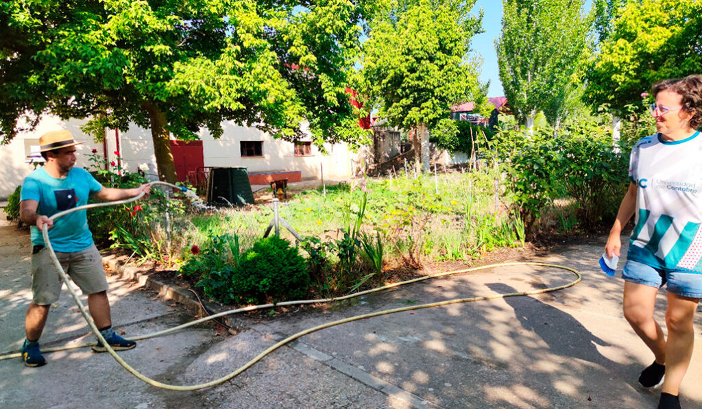 Mancharse las manos y la «autogestión» son un requisito para organizar actividades aquí.