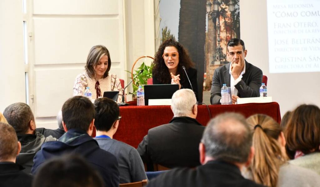 Un momento d ela intervención de la directora de Alfa y Omega. Foto: diócesis de Jaén.