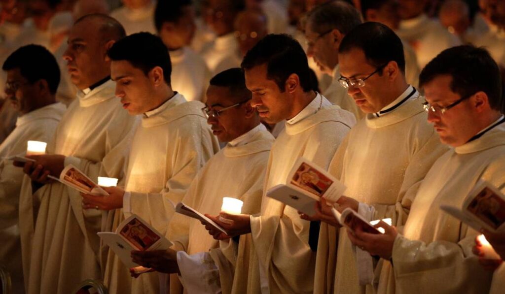 El Papa pide acompañarlos «con cercanía y oración sincera». Foto: CNS.