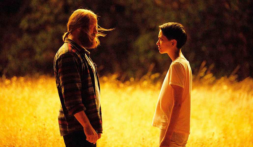 Nick Offerman y Sonoya Mizuno (que interpreta a Lily) en la serie.