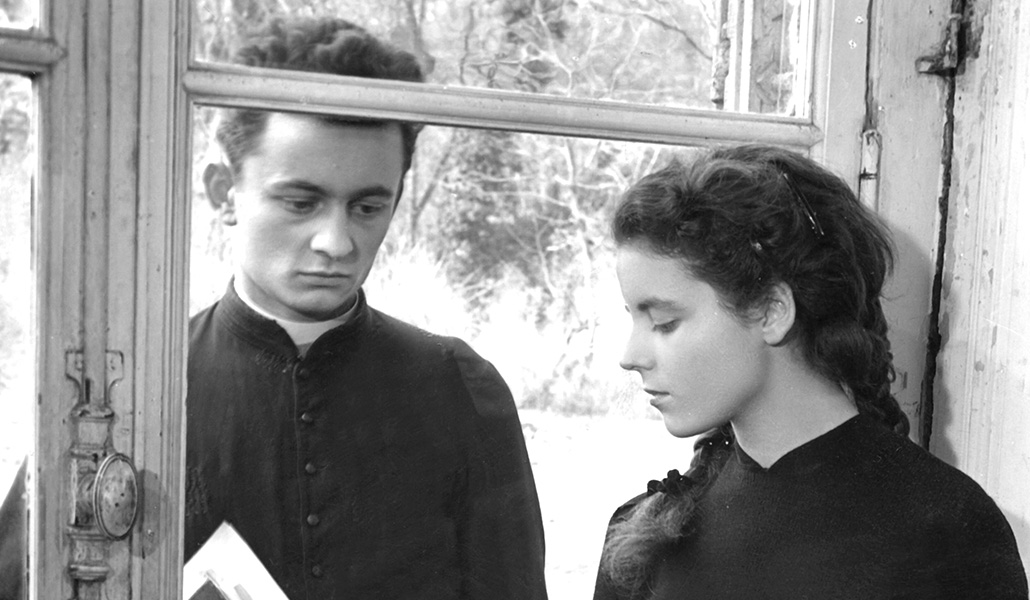 Fotograma de la película de Bresson 'Diario de un cura rural', utilizado por Encuentro para la portada de la novela.