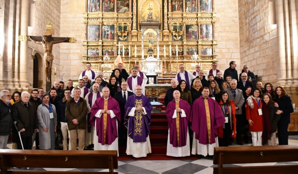 Foto de grupo d elos profesionales diocesanos de comunicación tras la Eucaristía. Foto: diócesis de Jaén.