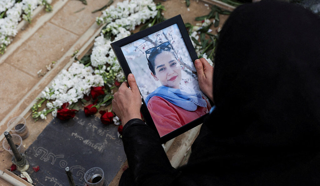 Funeral por una víctima de los ataques de Israel y EE. UU. en Irán, el día 9.