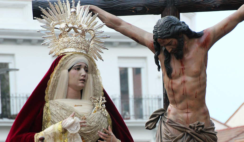 Su paso es el único de Madrid en el que Jesús y la Virgen van juntos.