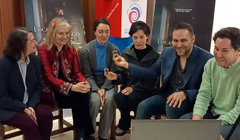 Berjillo, Serna, Jasmina G. Pizarro (que interpreta a Teresa), Iglesias, Moreno y Godino durante la entrevista.