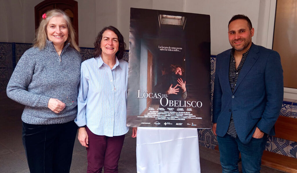 Serna con la trinitaria Belén Berjillo y el director, Pablo Moreno.