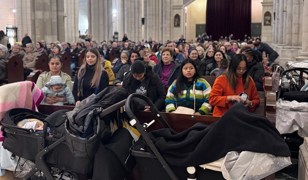 Madres durante la Misa por la Jornada por la Vida del año pasado. Foto: Archimadrid.