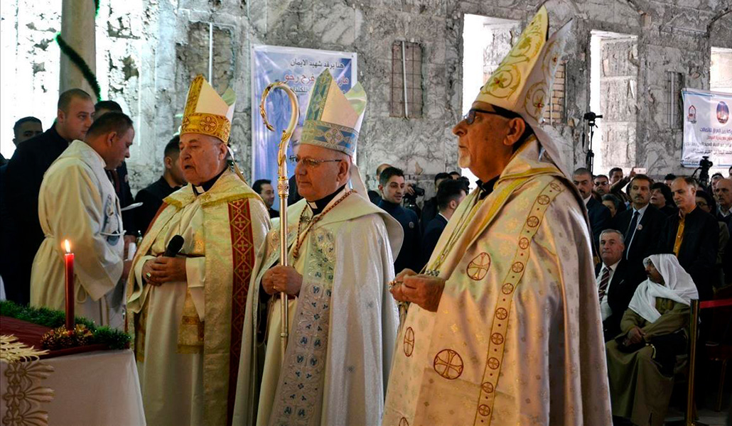 Sako durante la primera Misa de Navidad en Mosul tras el Dáesh, en 2017.