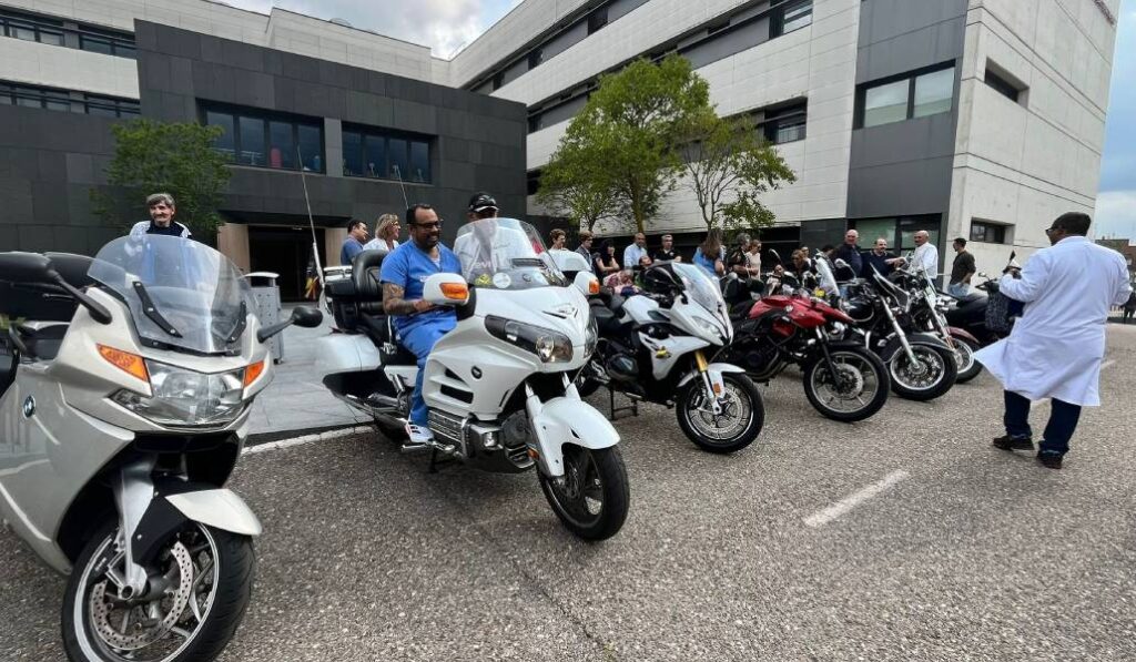 El año pasado fueron al Hospital Benito Menni de Valladolid para compartir su tiempo con residentes y trabajadores. Foto. Archivalladolid.