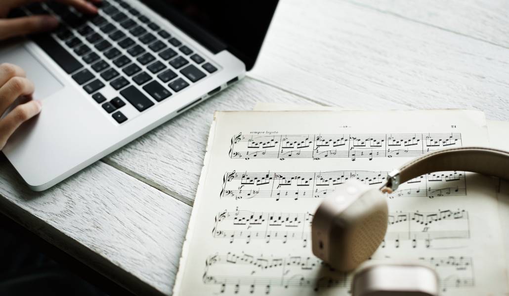 «La música sacra sigue despertando un enorme interés artístico y espiritual«, dice Udaondo. Foto: Freepik.