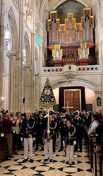 Las cofradías a su llegada a la catedral.