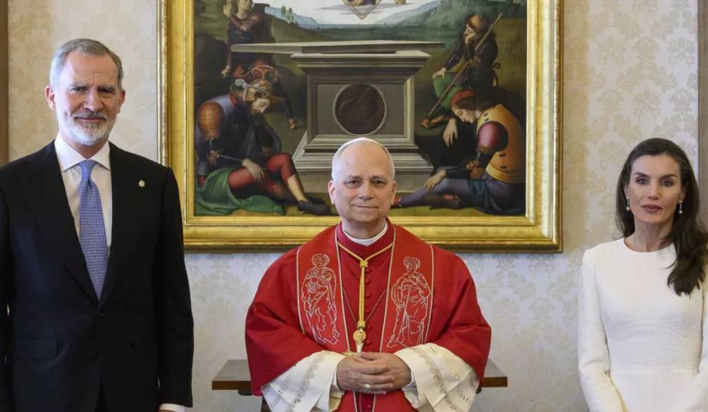 Los reyes de España con el Papa León XIV. Foto: Vatican Media / Simone Resoluti.