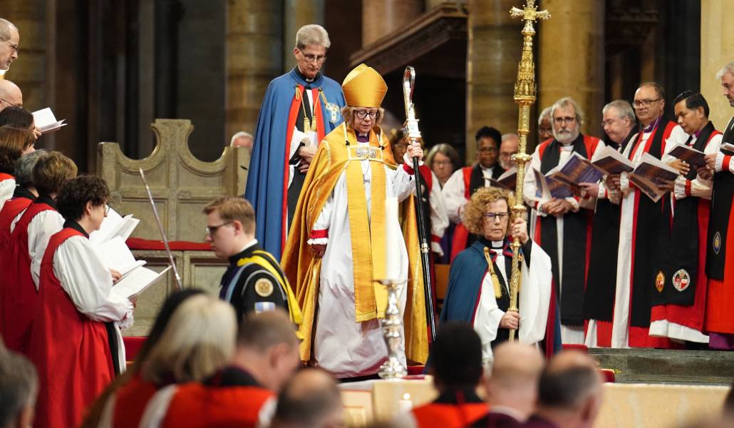 Mullally durante su investidura como cabeza de la Iglesia anglicana. Foto: Reuters.