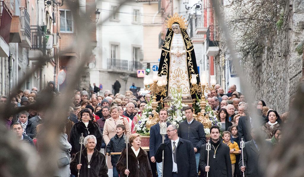 La devoción popular en Colmenar ha dado pie a muchos acercamientos a la fe.