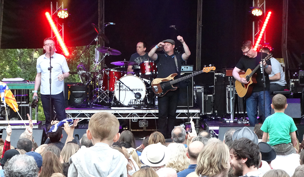 The Proclaimers durante un concierto.